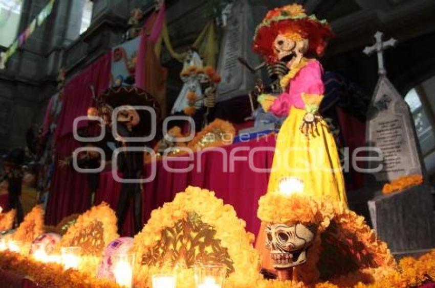 INAUGURA EDUARDO RIVERA OFRENDA MONUMENTAL EN EL PATIO DEL AYUNTAMIENTO