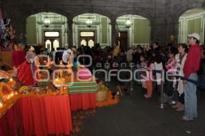 INAUGURA EDUARDO RIVERA OFRENDA MONUMENTAL EN EL PATIO DEL AYUNTAMIENTO