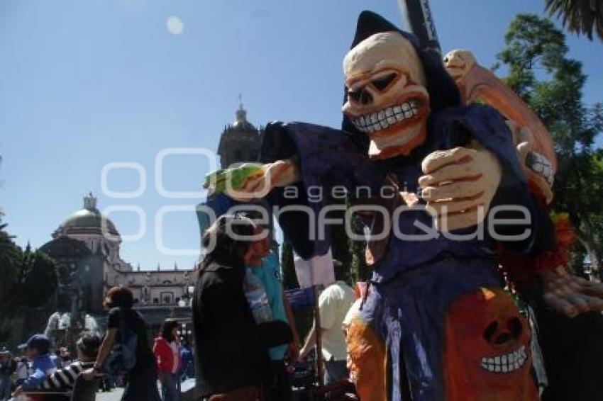 DÍA DE MUERTOS . EXPOSICIÓN EN EL ZÓCALO