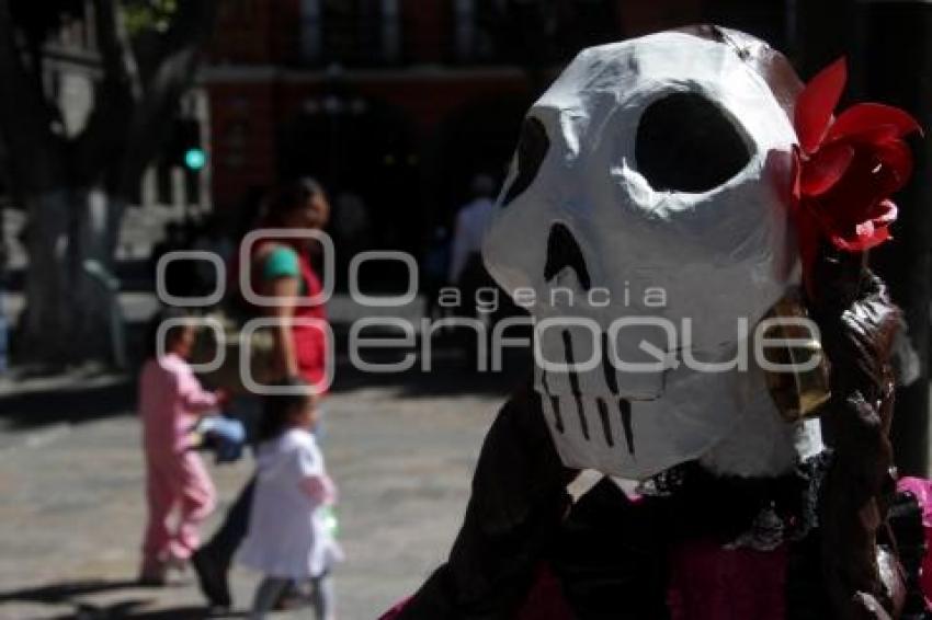 DÍA DE MUERTOS . EXPOSICIÓN EN EL ZÓCALO