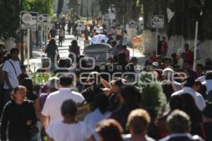 VISITAN EL PANTEÓN CIENTOS DE PERSONAS