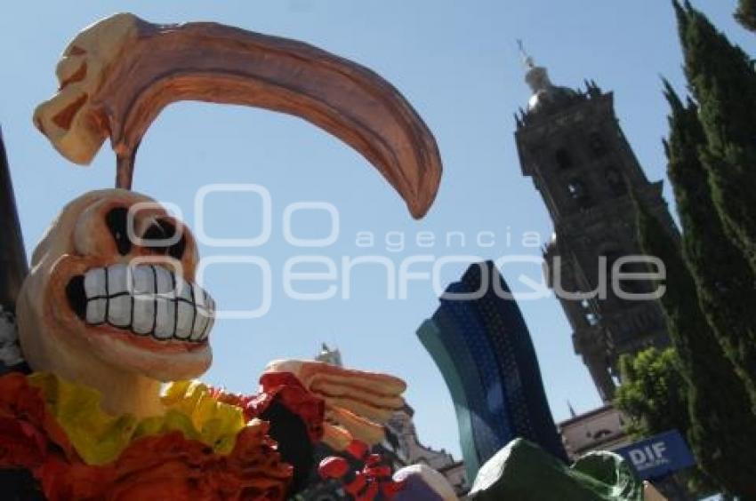 DÍA DE MUERTOS . EXPOSICIÓN EN EL ZÓCALO