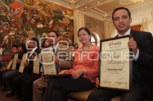 ENTREGAN PREMIO MUNICIPAL DE LA JUVENTUD