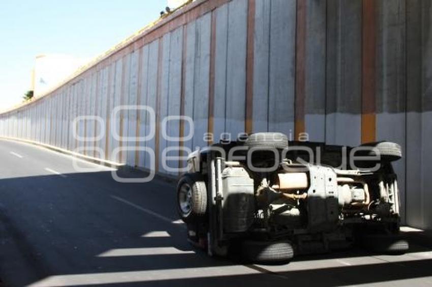 VOLCADURA EN EL PUENTE 475