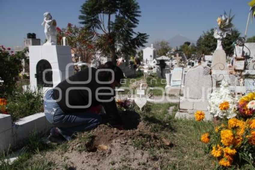 PANTEÓN DE LA PIEDAD . TODOS SANTOS