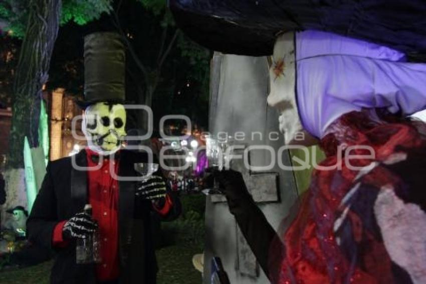 LOS MUERTOS VIVIENTES EN EL ZÓCALO