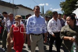 RAFAEL MORENO VALLE RECORRE ALTARES DE HUAQUECHULA