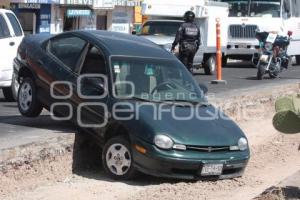 CAE AUTO EN OBRAS DE METROBUS