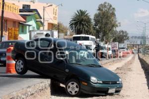 CAE AUTO EN OBRAS DE METROBUS