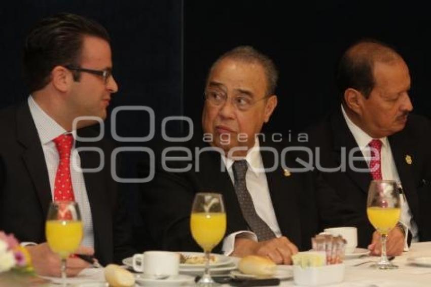 RECONOCEN A MINISTRO DE LA SCJN SERGIO VALLS