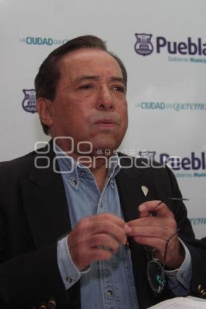 ARTURO BOTELLO . TESORERO
