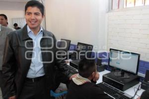 EDUARDO RIVERA INAUGURA AULA DE MEDIOS EN SECUNDARIA TECNICA 96