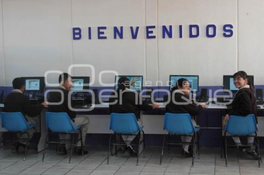 EDUARDO RIVERA INAUGURA AULA DE MEDIOS EN SECUNDARIA TECNICA 96