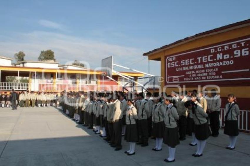 EDUARDO RIVERA INAUGURA AULA DE MEDIOS EN SECUNDARIA TECNICA 96