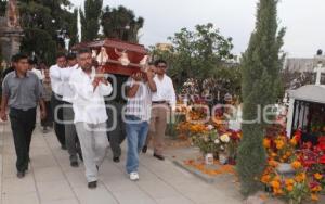 FAMILIARES Y AMIGOS SEPULTAN A TAXISTA