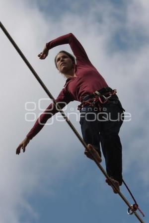 ACROBACIAS AL AIRE LIBRE