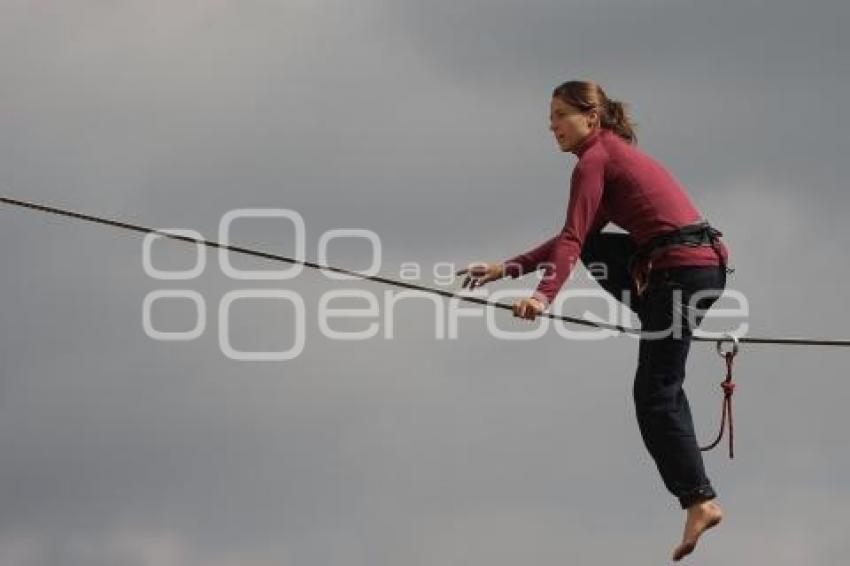 ACROBACIAS AL AIRE LIBRE