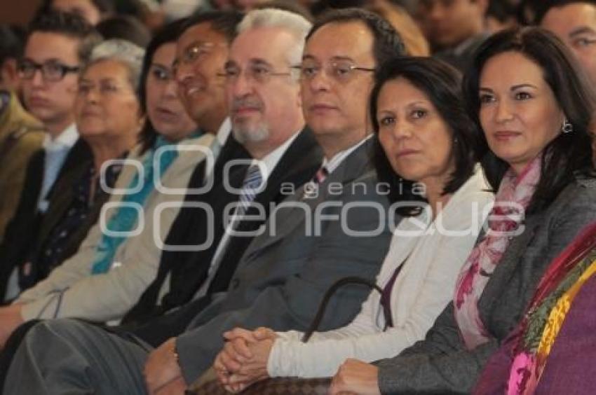 LILIANA ORTÍZ DE RIVERA, ASITE A LA PRESENTACIÓN DE LIBRO DE JOSEFINA VÁZQUEZ MOTA.