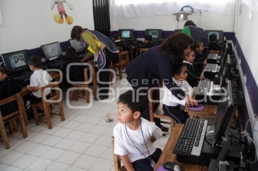 INAUGURA AULA DE MEDIOS EDUARDO RIVERA