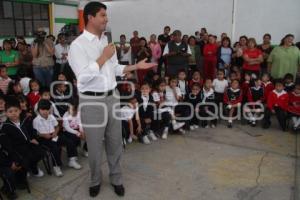 INAUGURA AULA DE MEDIOS EDUARDO RIVERA