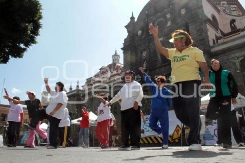 FERIA DE LA SALUD EN EL ZOCALO DE LA CIUDAD