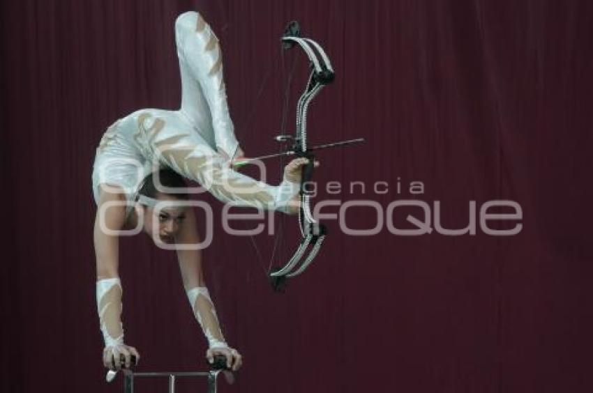PREMIAN A ELAYNE KRAMER CONTORSIONISTA