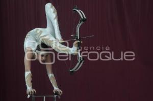 PREMIAN A ELAYNE KRAMER CONTORSIONISTA