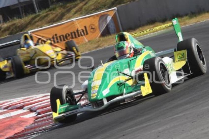 CARRERA LATAM FORMULA 2000