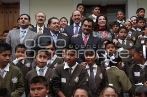RECORRIDOS POR LOS TRES PODERES A ESTUDIANTES