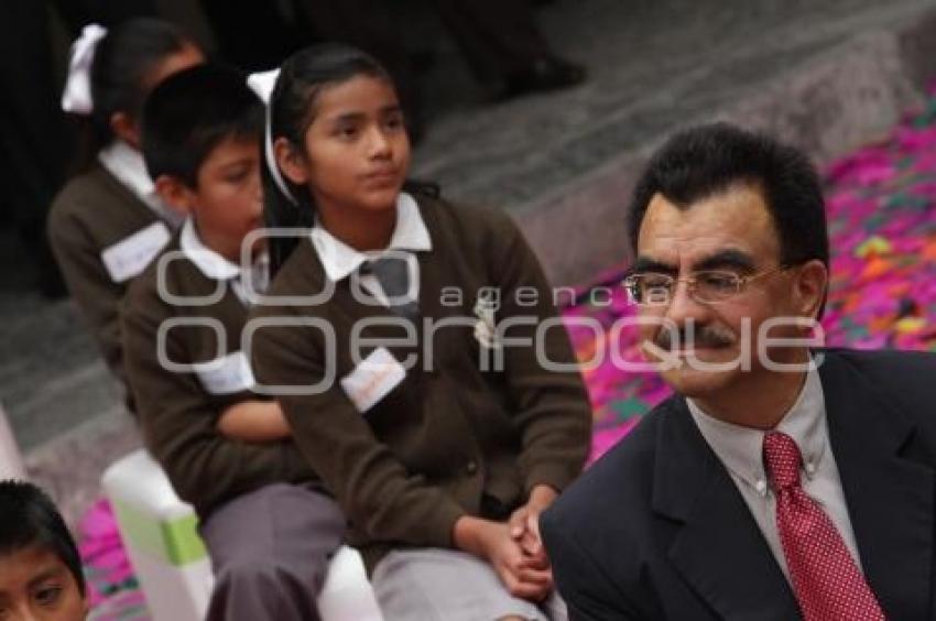 RECORRIDOS POR LOS TRES PODERES A ESTUDIANTES
