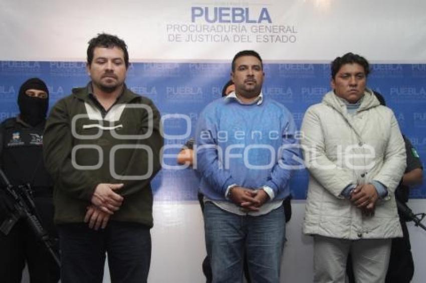 PRESENTAN PRESUNTOS LADRONES DE ROBO DE AUTOS