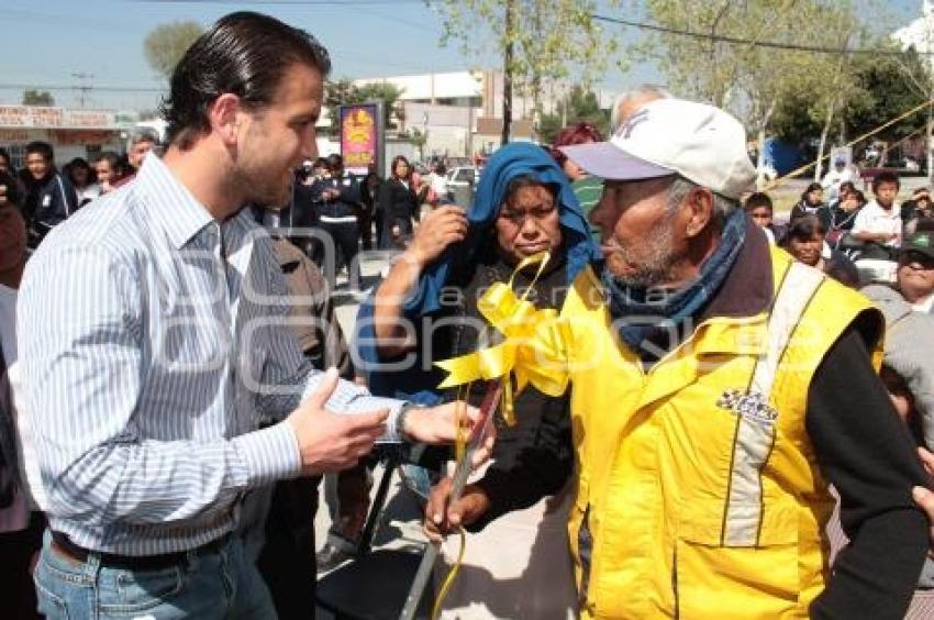 TONY GALI ENTREGA APOYOS A PERSONAS CON DISCAPACIDAD