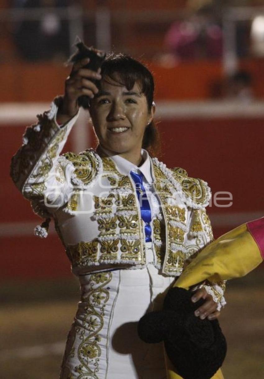 TOROS . HILDA TENORIO