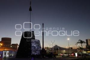 ÁRBOL DE NAVIDAD EN EL CCU