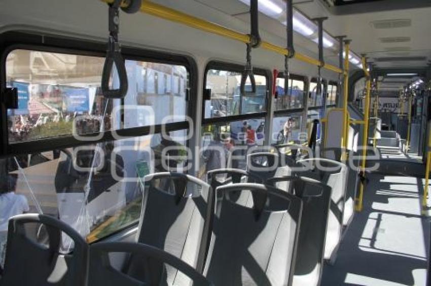 BANDERAZO DE OBRA PARA CORREDOR DE LA RED URBANA DE TRANSPORTE ARCICULADO.