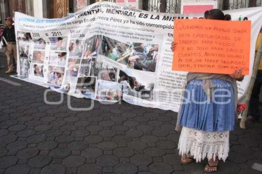 VENDEDORES INDEPENDIENTES DE ANALCO MANIFIESTAN FRENTE A CONGRESO