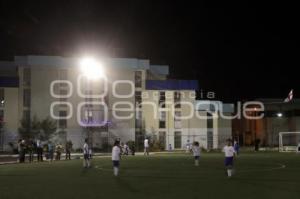 ENCIENDEN ALUMBRADO DE CANCHA DE FUTBOL