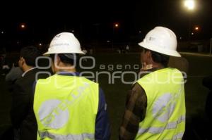 ENCIENDEN ALUMBRADO DE CANCHA DE FUTBOL