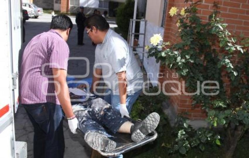 MUERE HOMBRE AL CAER DE UNA ESCALERA