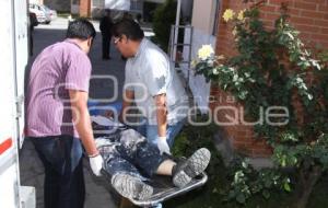 MUERE HOMBRE AL CAER DE UNA ESCALERA