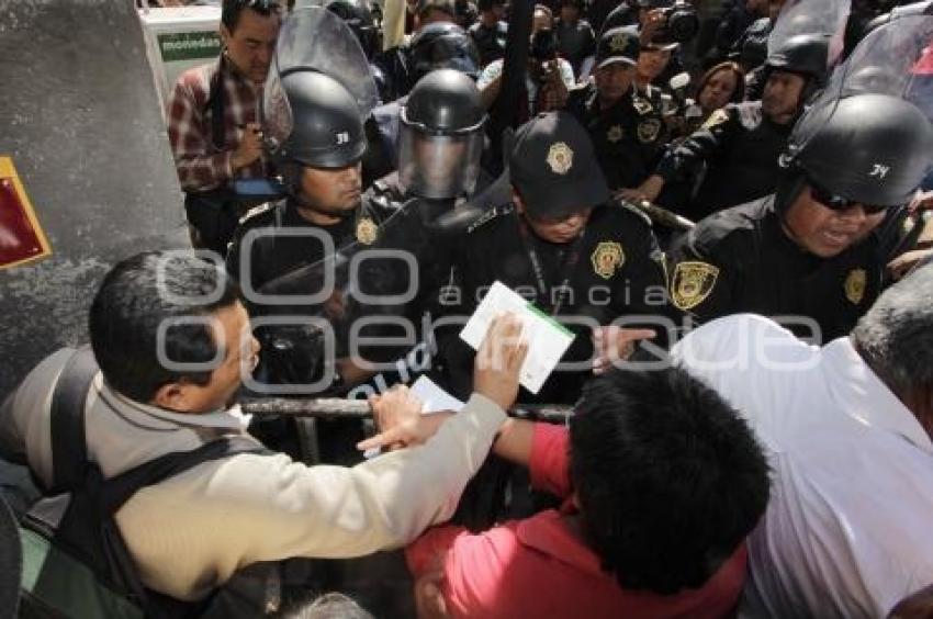 MANIFESTANTES - CONGRESO