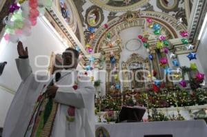 FIELES VISITAN A LA VIRGEN DE GUADALUPE