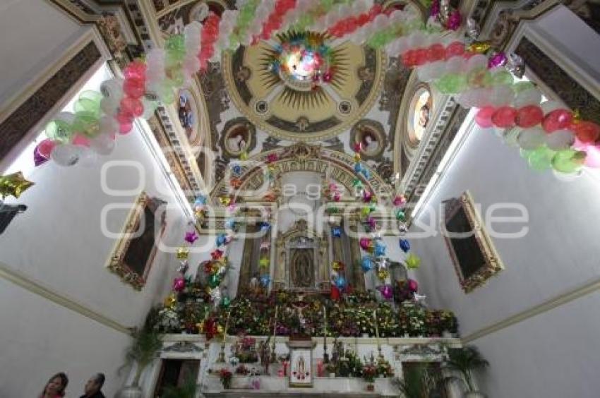 FIELES VISITAN A LA VIRGEN DE GUADALUPE