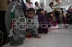 FIELES VISITAN A LA VIRGEN DE GUADALUPE