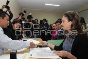 AUGUSTA DIAZ DE RIVERA, ENTREGA DOCUMENTACION DE PRE REGISTRO PARA EL SENADO.