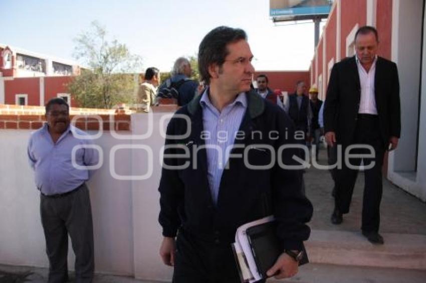 SUPERVISAN OBRAS DE LA CONSTANCIA . FUNDACIÓN AZTECA