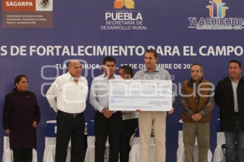 ENTREGA DE APOYOS ECONOMICOS A CAMPESINOS DE TLACHICHUCA