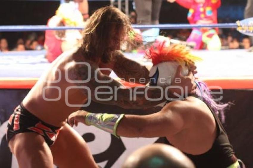 GUERRAS DE TITANES TRIPLE AAA
