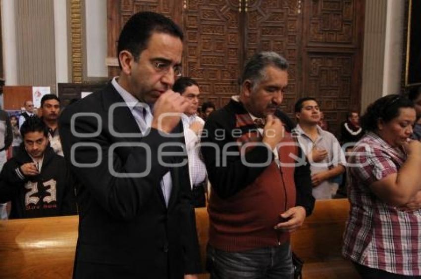 JAVIER LOZANO ASISTE A MISA EN CATEDRAL