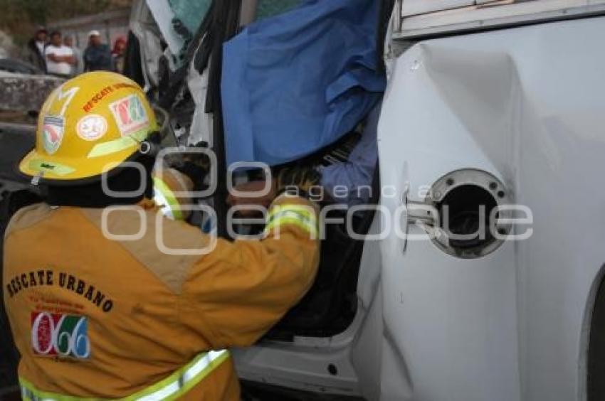 MUERE HOMBRE PRENSADO EN VIA ATLIXCAYOTL